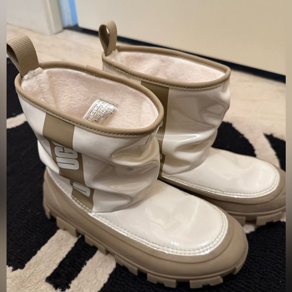 Ugg White and Tan Winter Boots Size 5